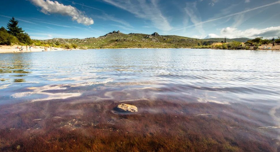 Praia Fluvial do Vale do Rossim , Portugal
